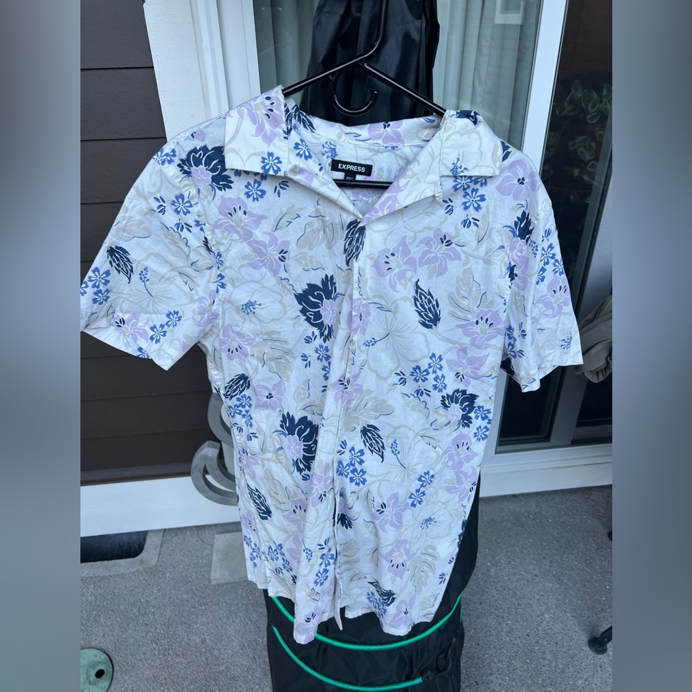 Express Men’s Slim Floral Stretch Cotton Short Sleeve Shirt